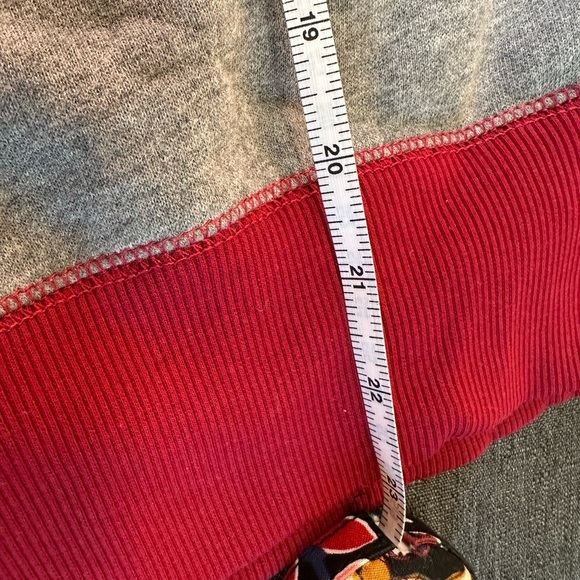 Harry Potter Gryffindor Sweatshirt Adult Small NWT - Picture 8 of 12